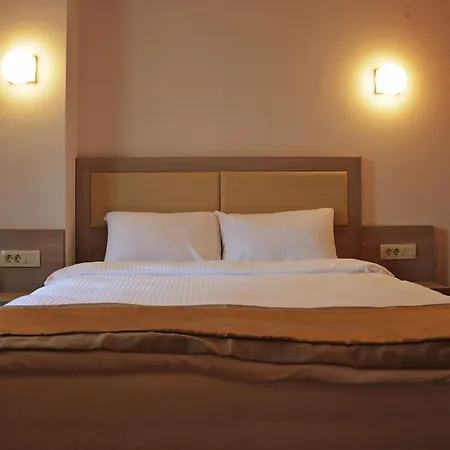 Vlaho Hotel 3*