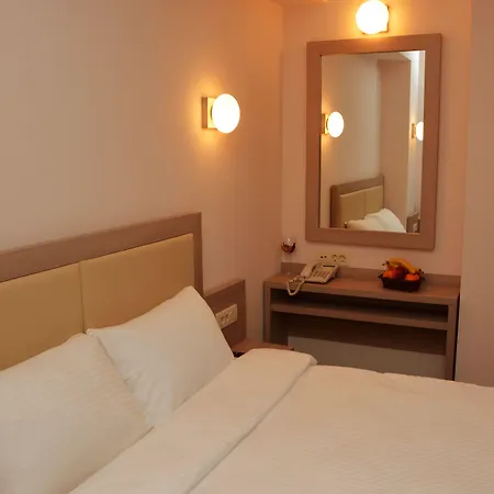 Vlaho Hotel 3*