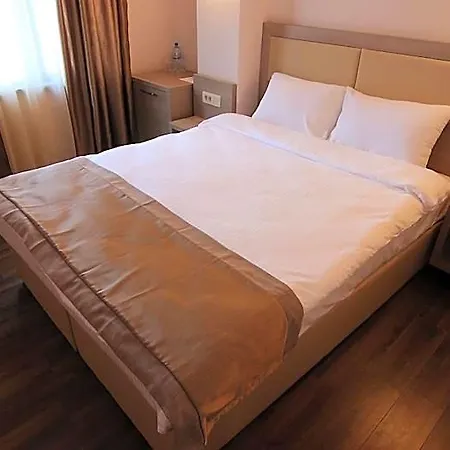 Vlaho Hotel 3*